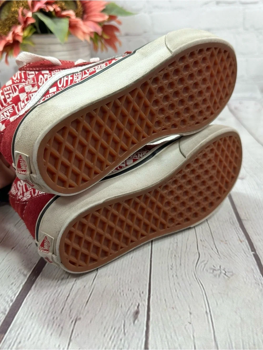 Vans off the wall Red High-Top Graphic Sk8-Hi Sneakers kids 2 unisex skater